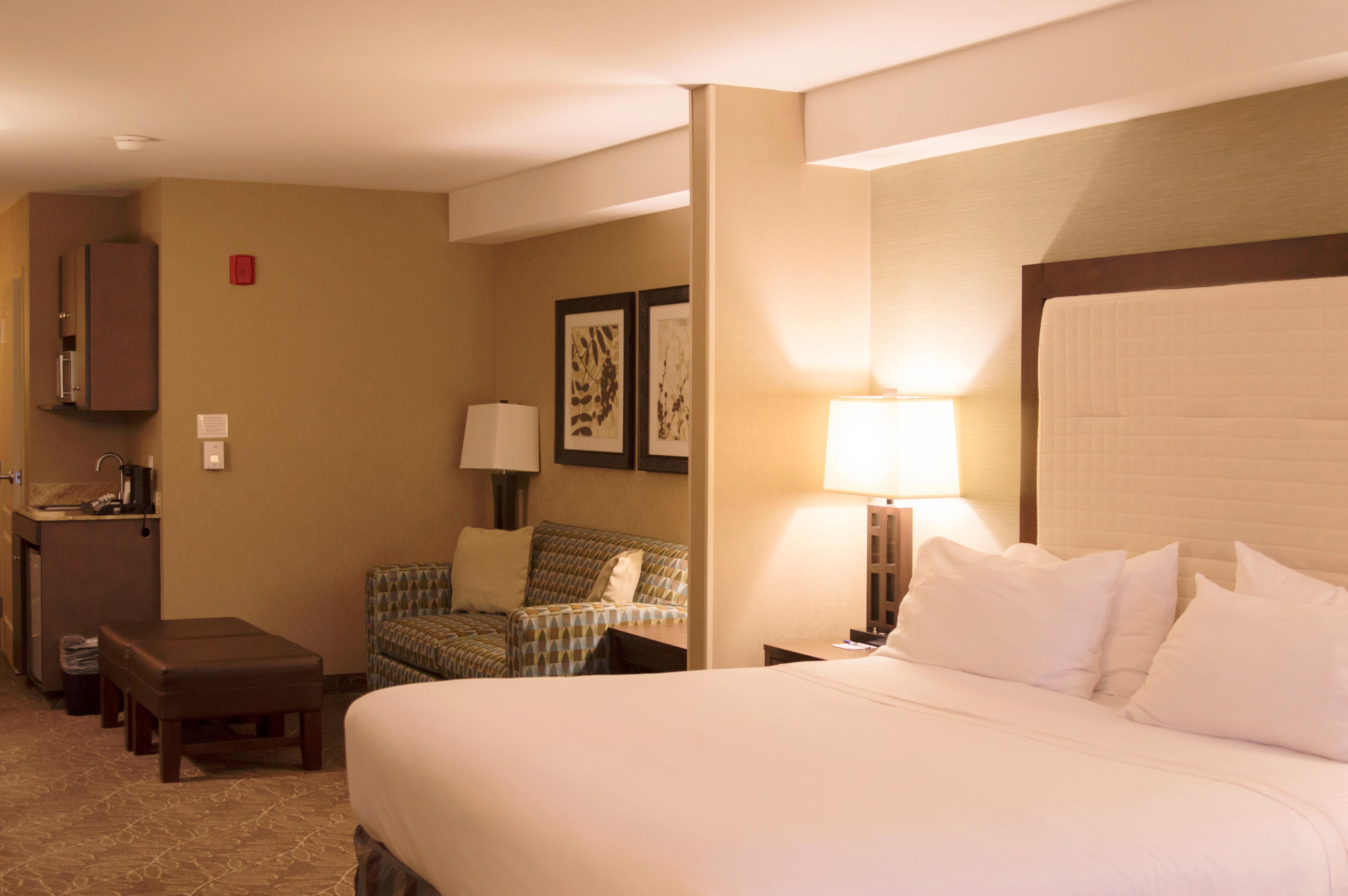 Holiday Inn Express & Suites Logan By Ihg Екстер'єр фото