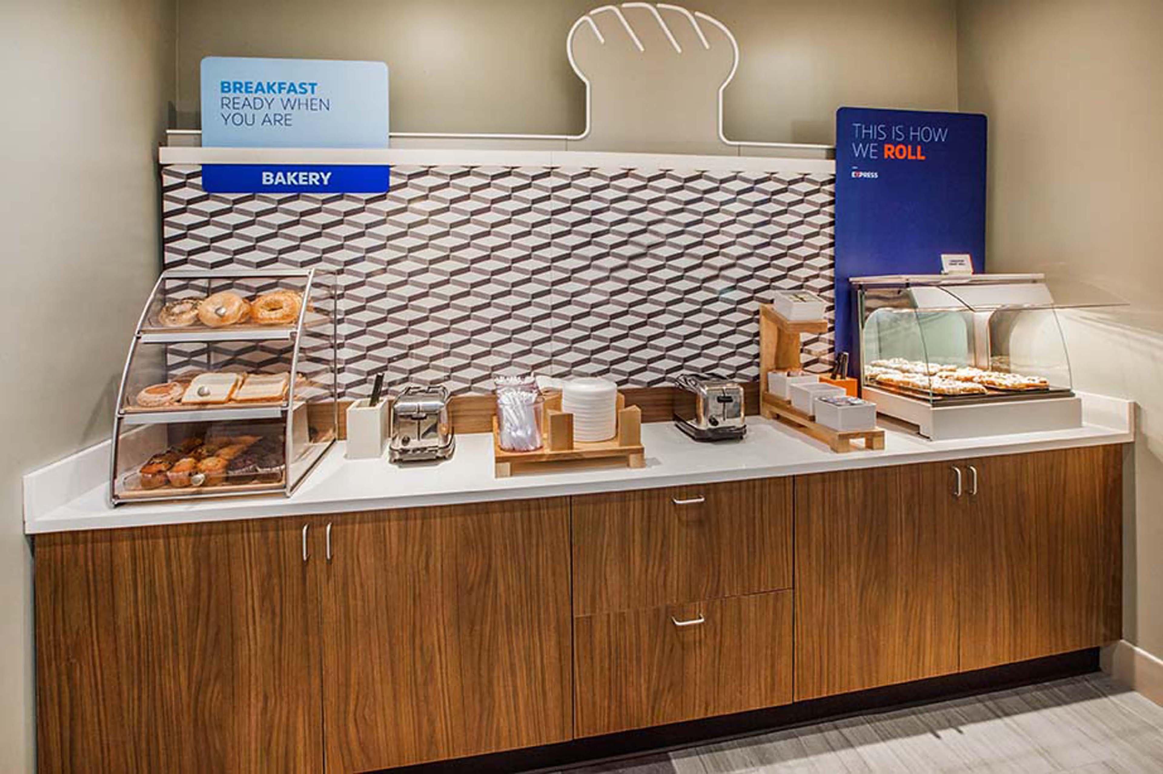 Holiday Inn Express & Suites Logan By Ihg Екстер'єр фото