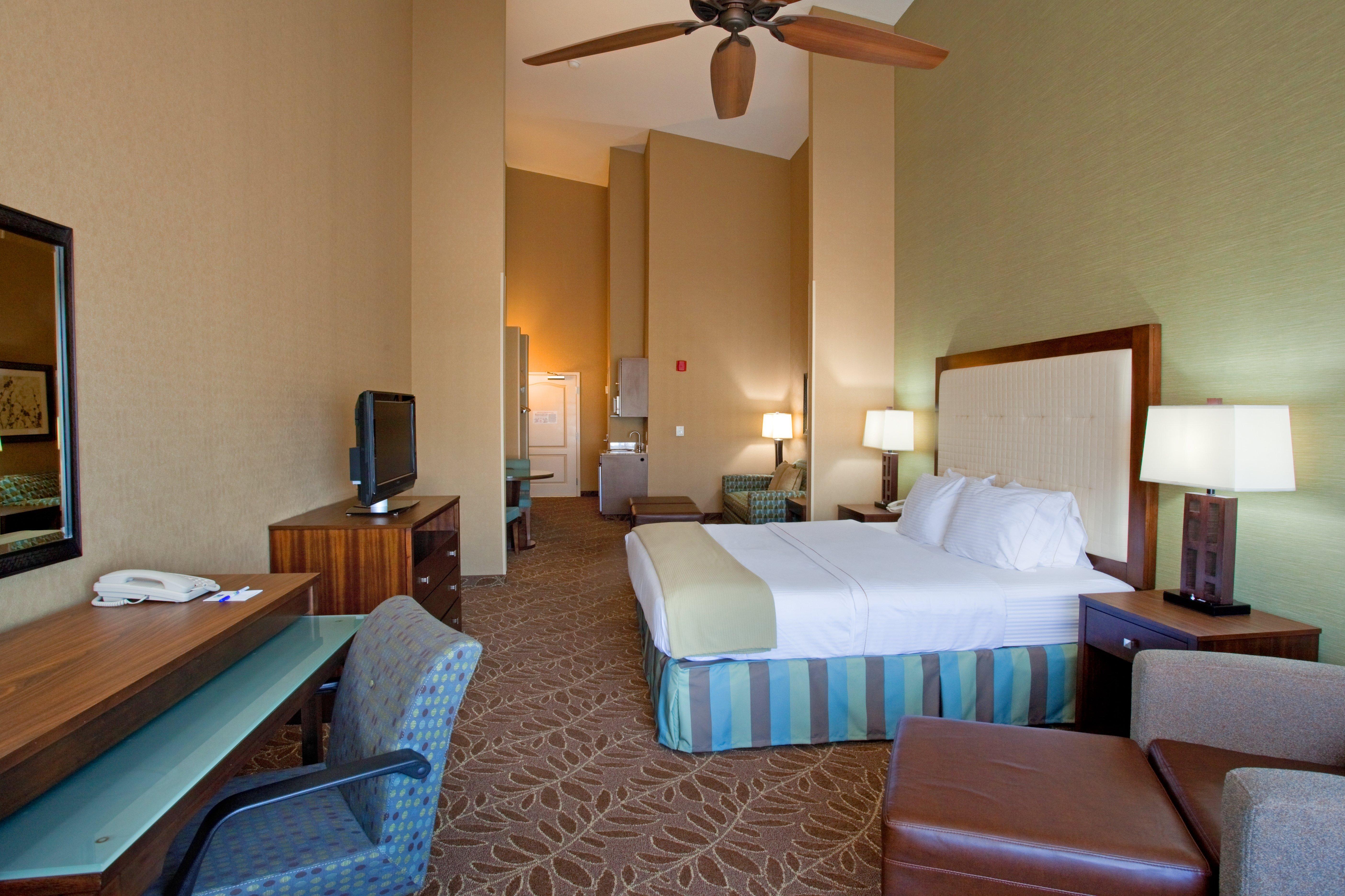Holiday Inn Express & Suites Logan By Ihg Екстер'єр фото