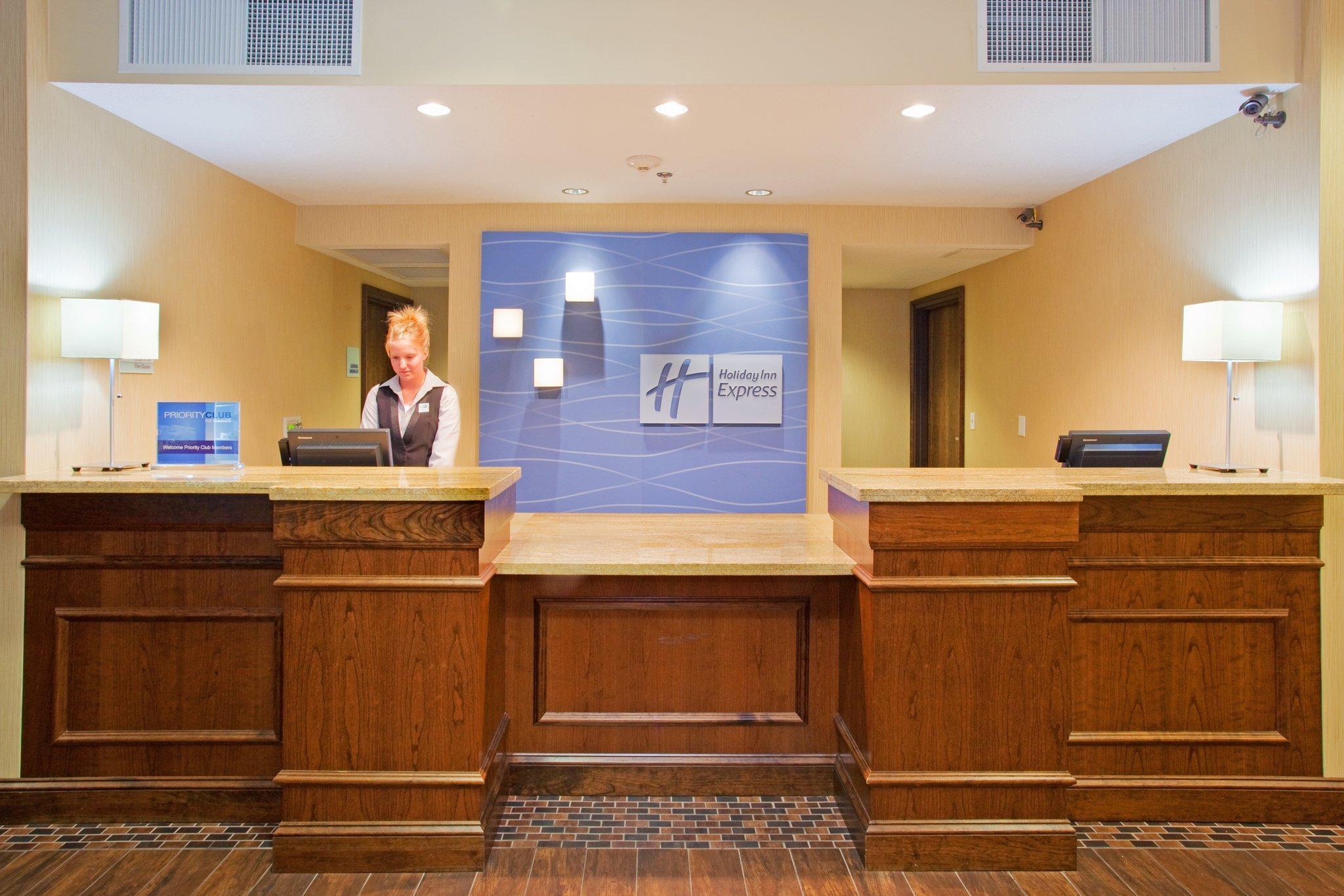 Holiday Inn Express & Suites Logan By Ihg Екстер'єр фото